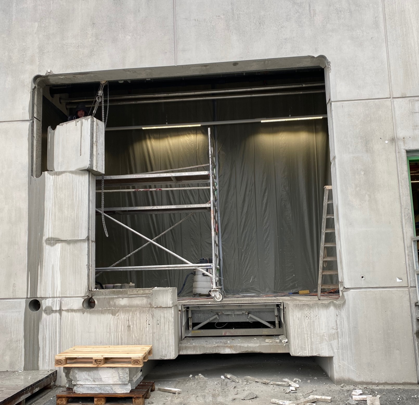 Betonabbruch durch Tulgar Betonbohren & -sägen GmbH