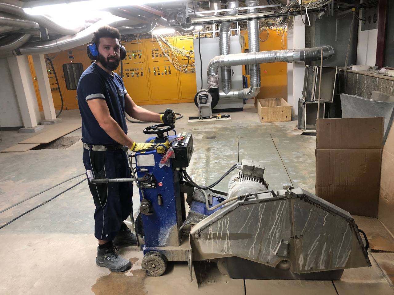 Fugenschneiden durch Tulgar Betonbohren & -sägen GmbH